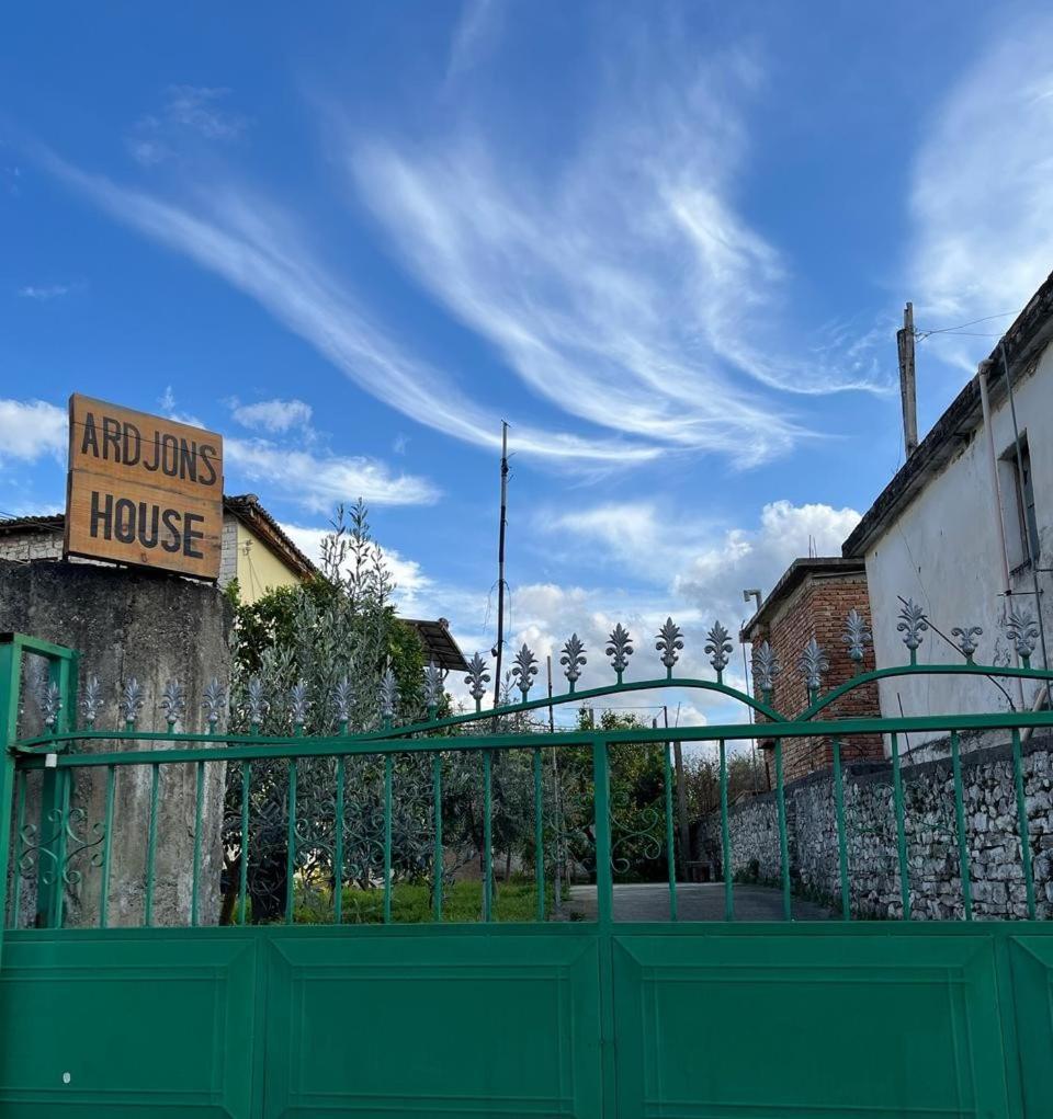 Ostello Ardjon House Berat Esterno foto